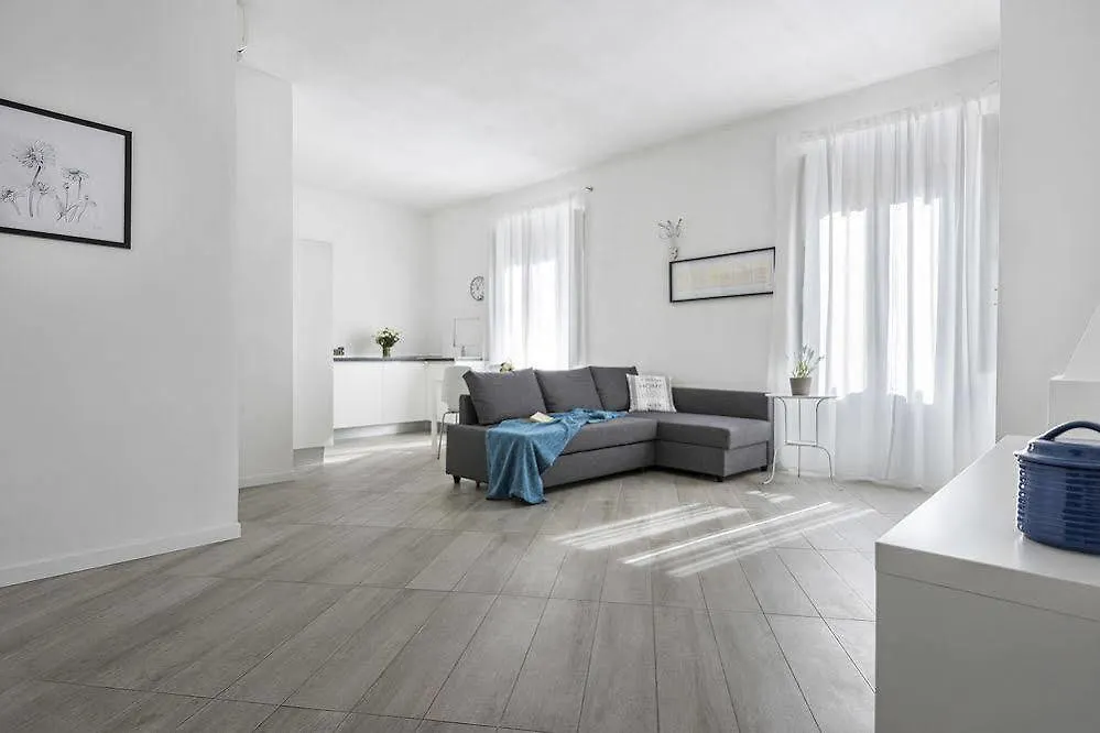 Apartment Rentclass - Edgar Milan Italy